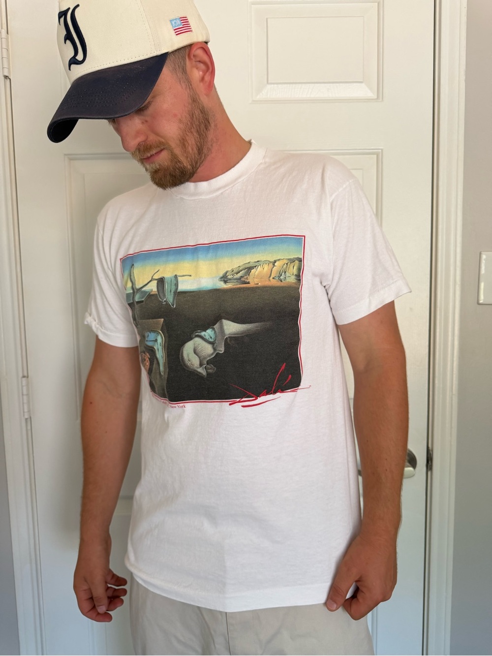 Vintage Salvador Dalí Museum of Modern Art Graphic Surreal T-Shirt 🕰️